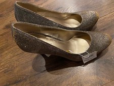 NEW Fioni Night Women  s High Heels Size 7.5 Gold Silver Sparkle Glitter NWT