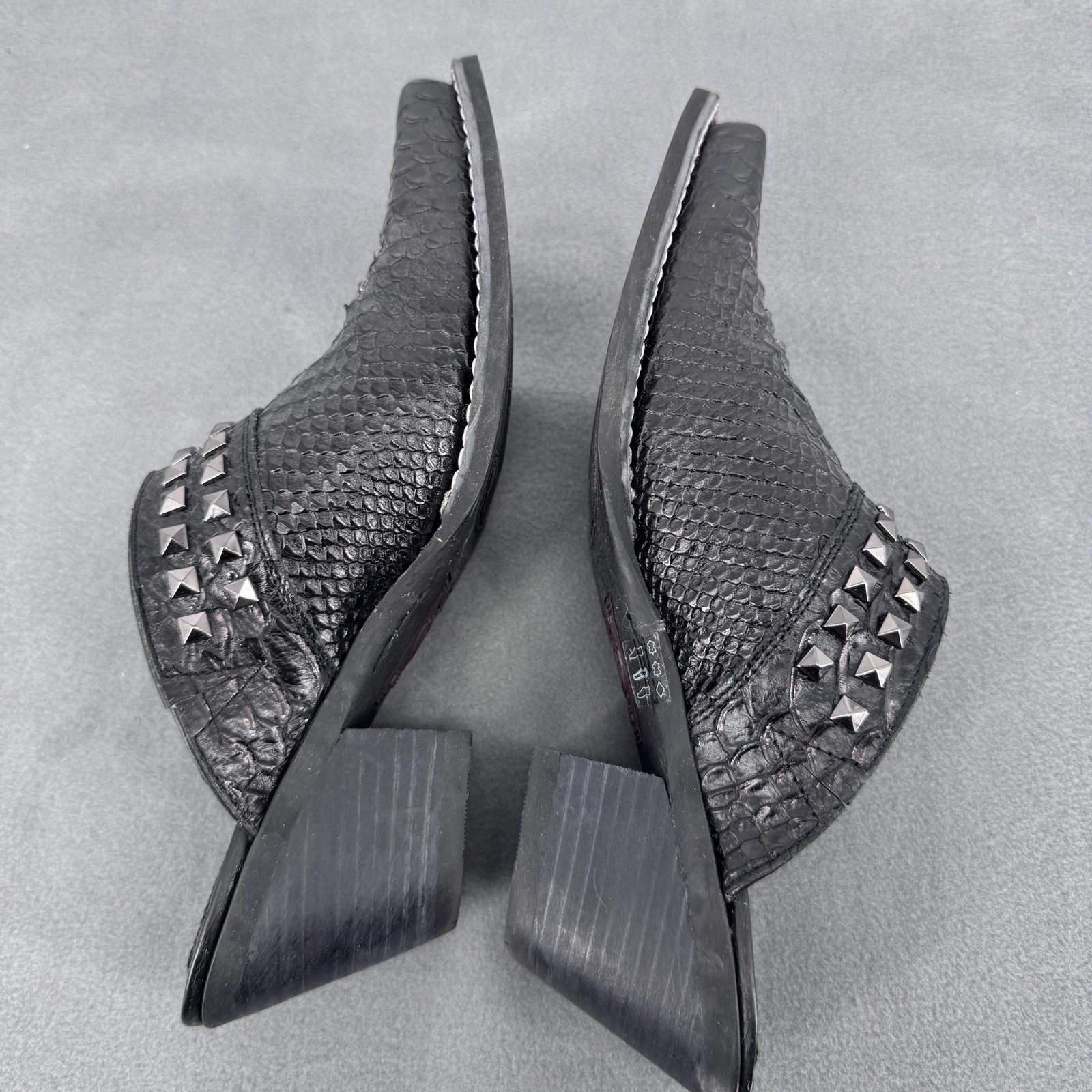 Ariat Womens Black Studded Python Embossed Mule C… - image 6