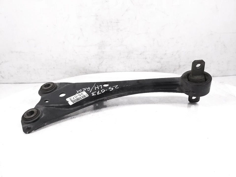 Brazo de control trasero Toyota Corolla Im 2017-2018 48780-12140 Foto 3 de 4