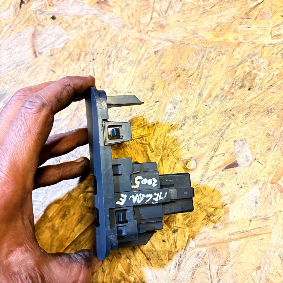 RENAULT MEGANE 2005 HEADLIGHT ADJUSTER LEVEL SWITCH 88020001 - Image 4 of 4