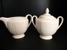 Williams Sonoma Austen Creamer and Lidded Sugar Bowl Set