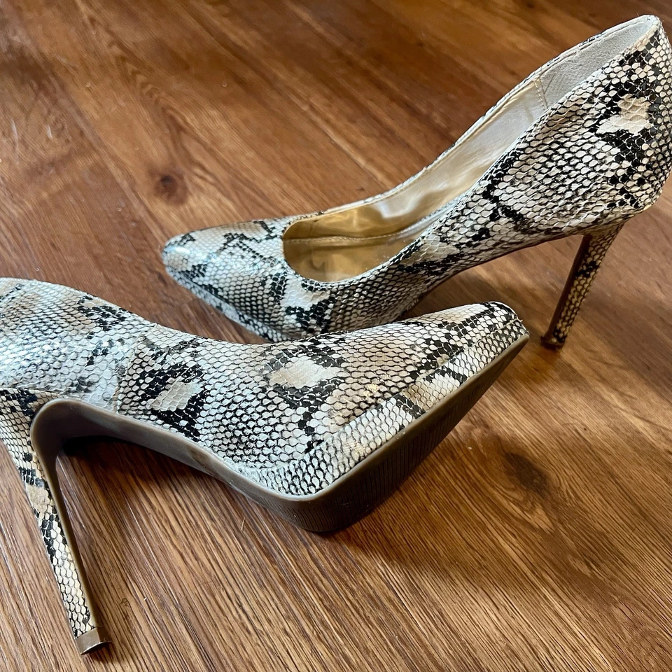 Report Tashi Mujer Imitación Cuero Serpiente Texturizado Plataforma Tacón de Aguja 7.5 Foto 4 de 4