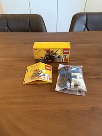 Lego Legoland Knights Set 6016 Knight's Arsenal inc Box, Instructions 1987