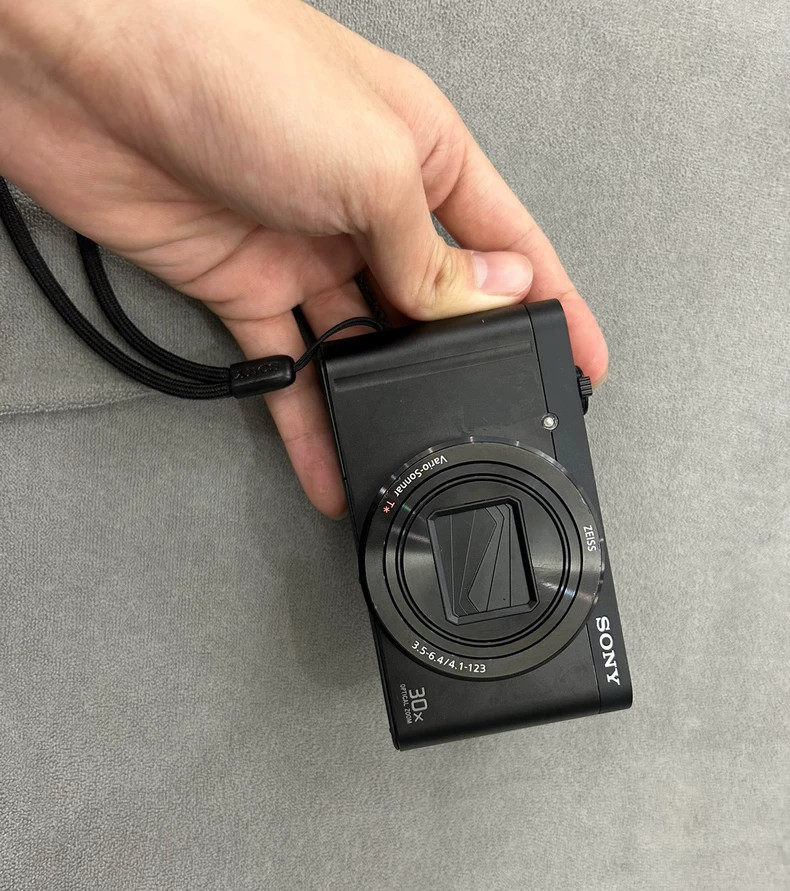 SONY Cyber-Shot DSC-WX500 18.2MP Digital Camera - Black English