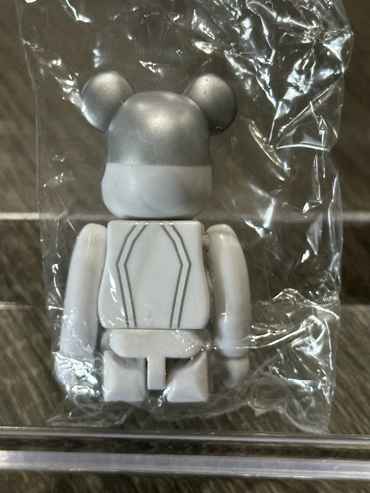 Juguete Medicom Bearbrick Serie 21 SF Daft Punk Tron Cara Plateada 2010 100% BBK20 Foto 3 de 3