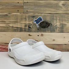 Crocs Bistro Nurse Clogs Slip Resistant Casual Shoes Women  s Size 6 White