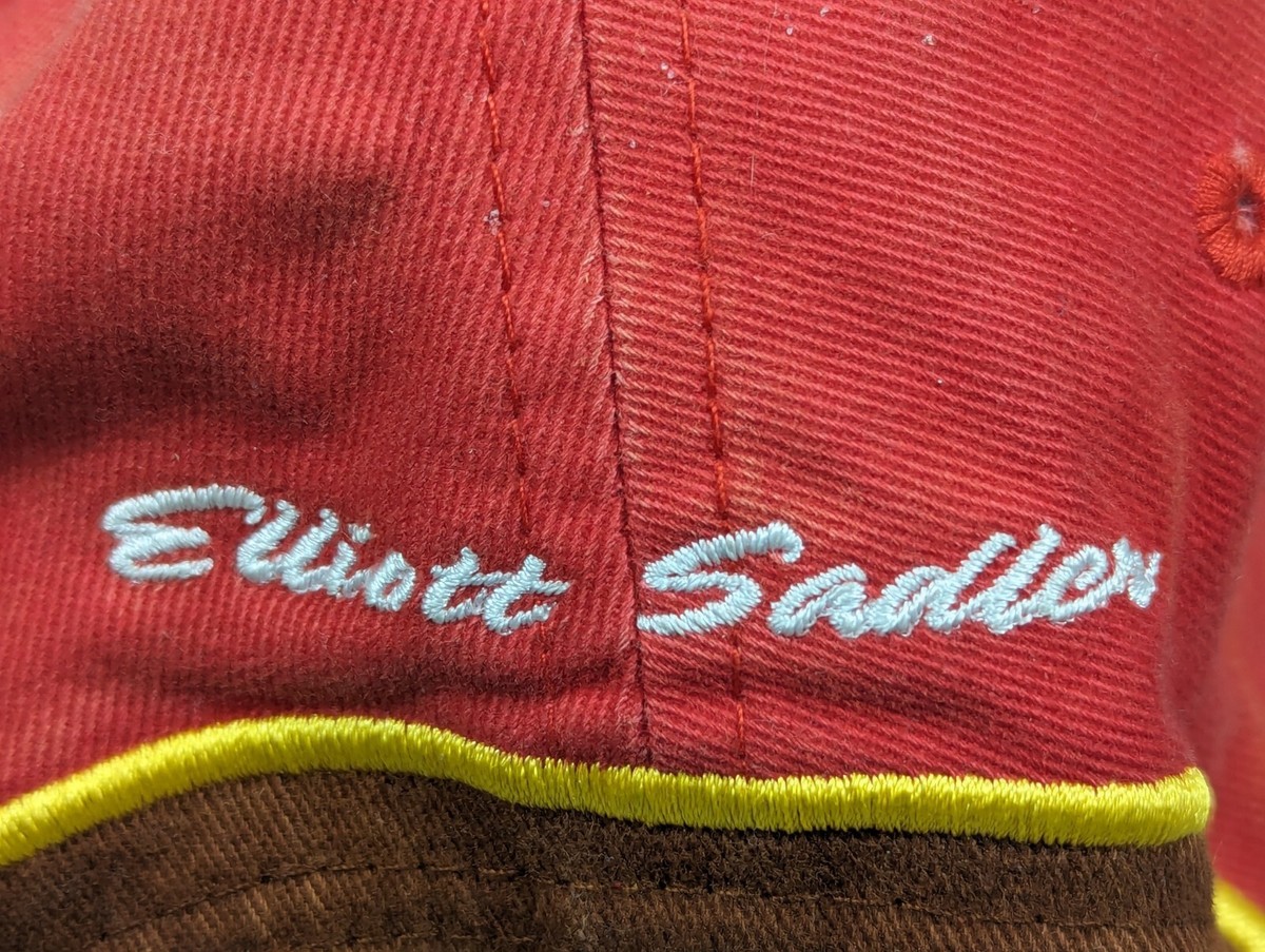 Casquette Ajustée NASCAR Elliott Sadler Racing Team #38 – Flex Fit M&M's, Chase Authentics, Multicolore