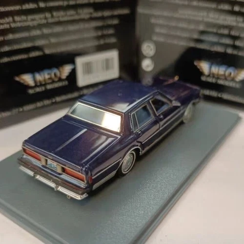 NEO 1:87 Resin car model Chevrolet Caprice Classic blue - Picture 3 of 5