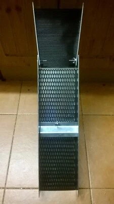 J&S PROSPECTING AND MINING GOLD PANNING MEDIUM SLUICE BOX WITH ACTIVE FLUID MATTING