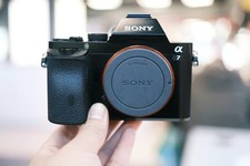 Sony Alpha A7 I A7M1 Mirrorless Digital Camera 24.3MP Auto Focus English