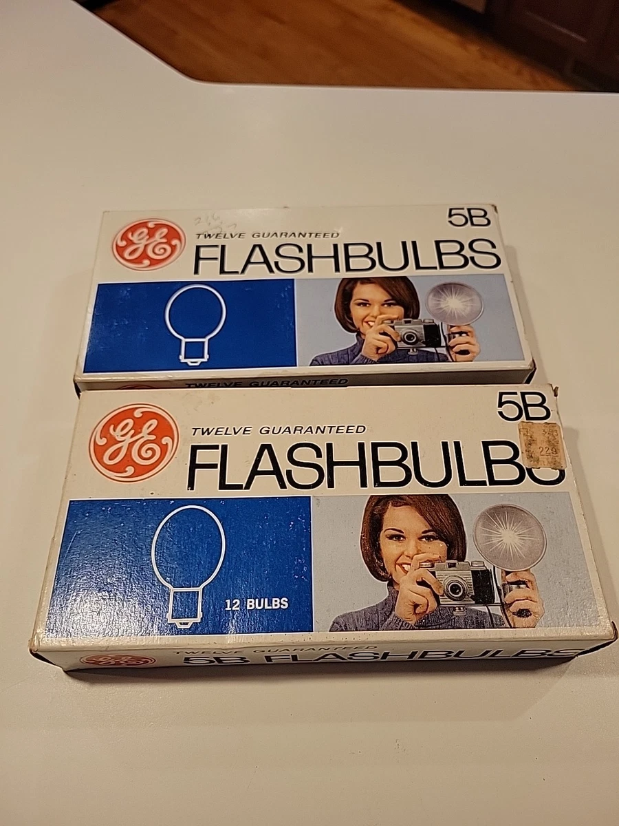 GE Photo Flashbulbs M2B. Unused box of 12 bulbs as pictured