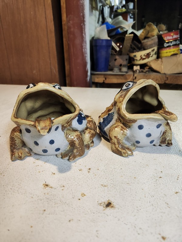 Vintage Pottery Frog Ashtrays