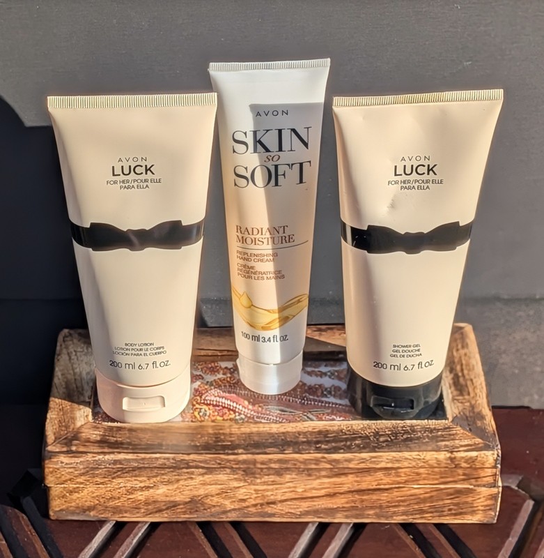 🧴AVON🧴Luck for Her Shower Gel & Body Lotion Set NOS Sealed w/ SkinSoSoft Gift!