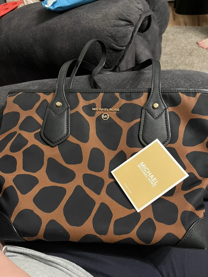 MICHAEL KORS Eva zip Tote Giraffe Animal Print