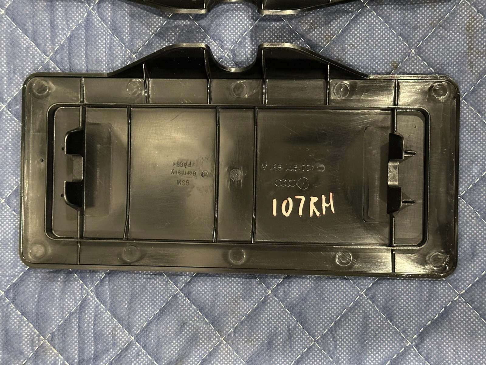 2014 AUDI R8 LEFT RIGHT UNDER SEAT FLOOR HARNESS COVER 420 971 981 A 420971981A