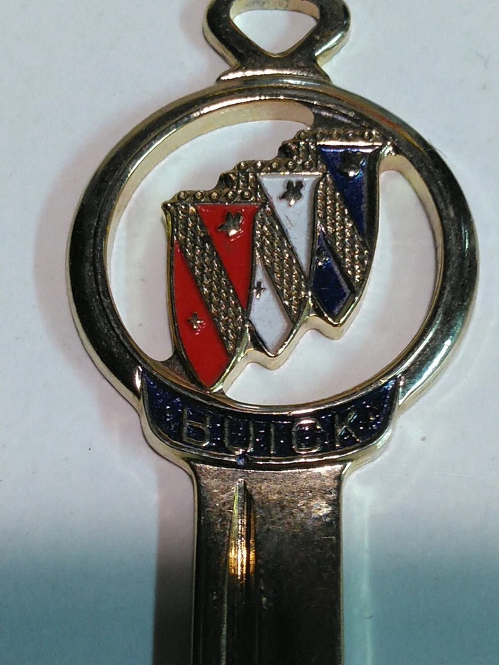DE COLECCIÓN BUICK CHAPADO EN ORO ESMALTE LLAVE EN BLANCO (un sello) Foto 3 de 4