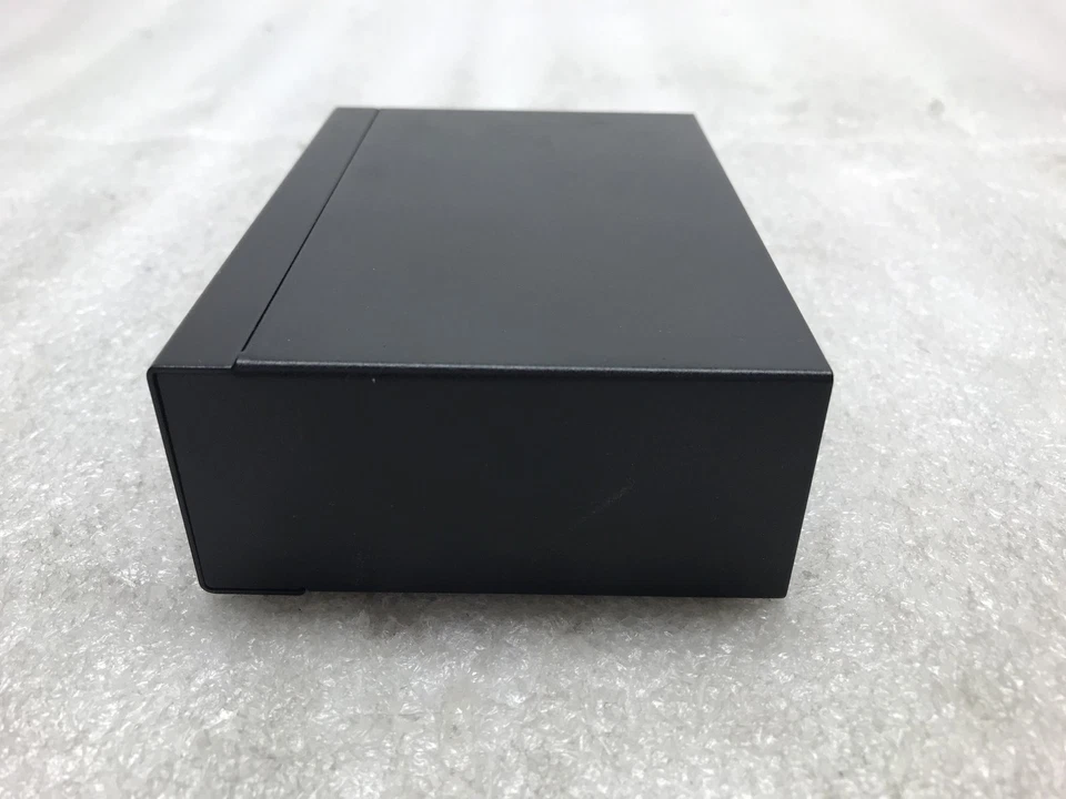 Tripp-Lite B114-004-R Black 4-Port VGA/SVGA High Resolution Video Splitter - Image 2 of 4