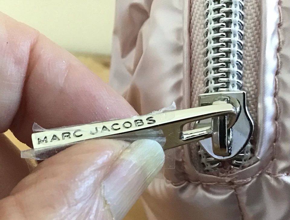 BOLSA ACOLCHADA FRAGANCIA MARC JACOBS CON ESPEJO Gran Dama de honor Regalo de Navidad Foto 3 de 4