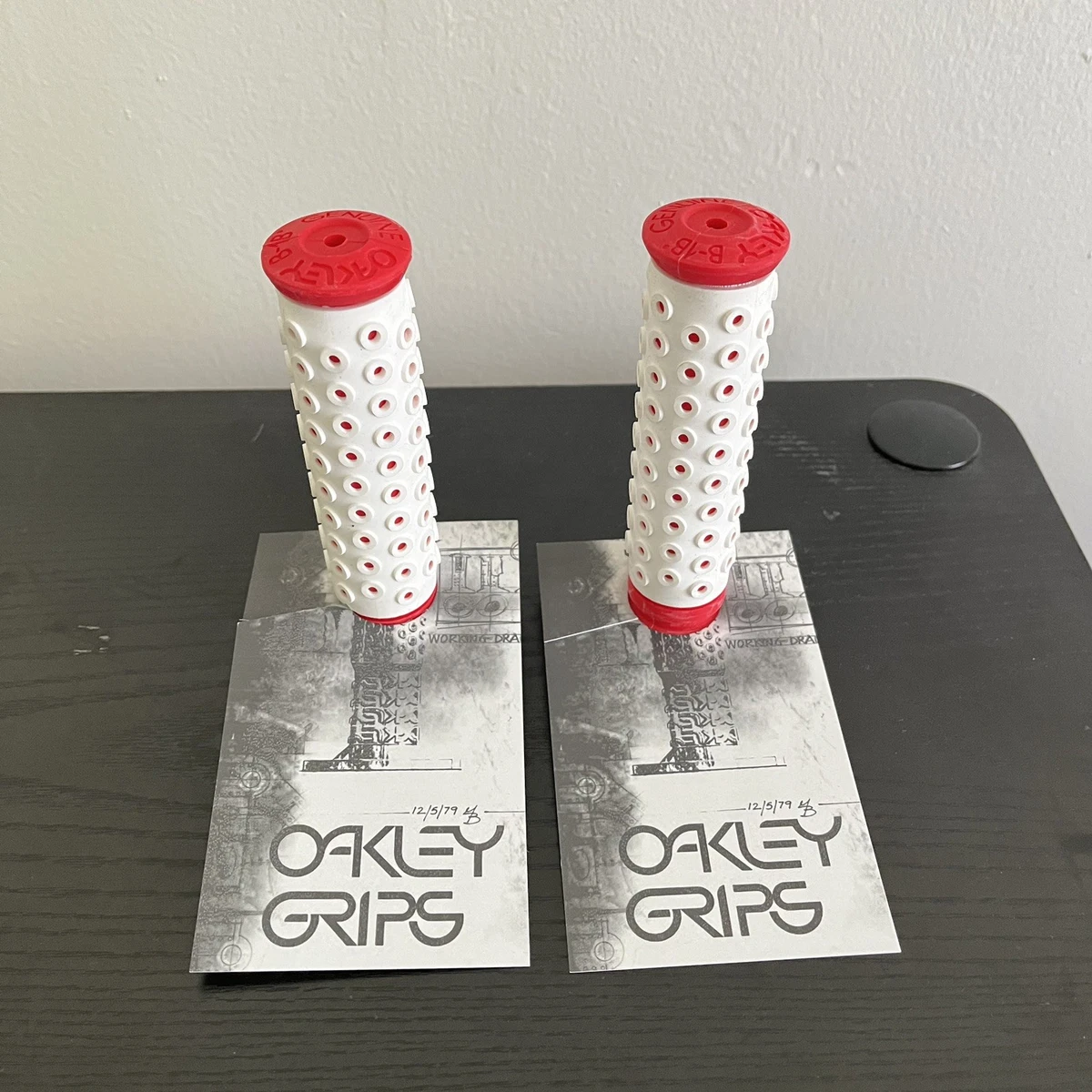 OAKLEY B-1B グリップ 80s オリジナル 未使用 oakley grips products for sale | eBay