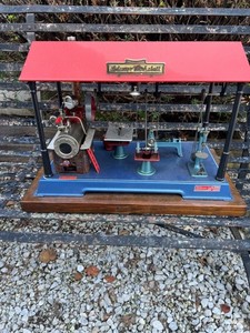 ~NICE~ ORIGINAL "WILESCO D41" STEAM ENGINE WORK-STATT / WORKSHOP W/ BASE (NR)