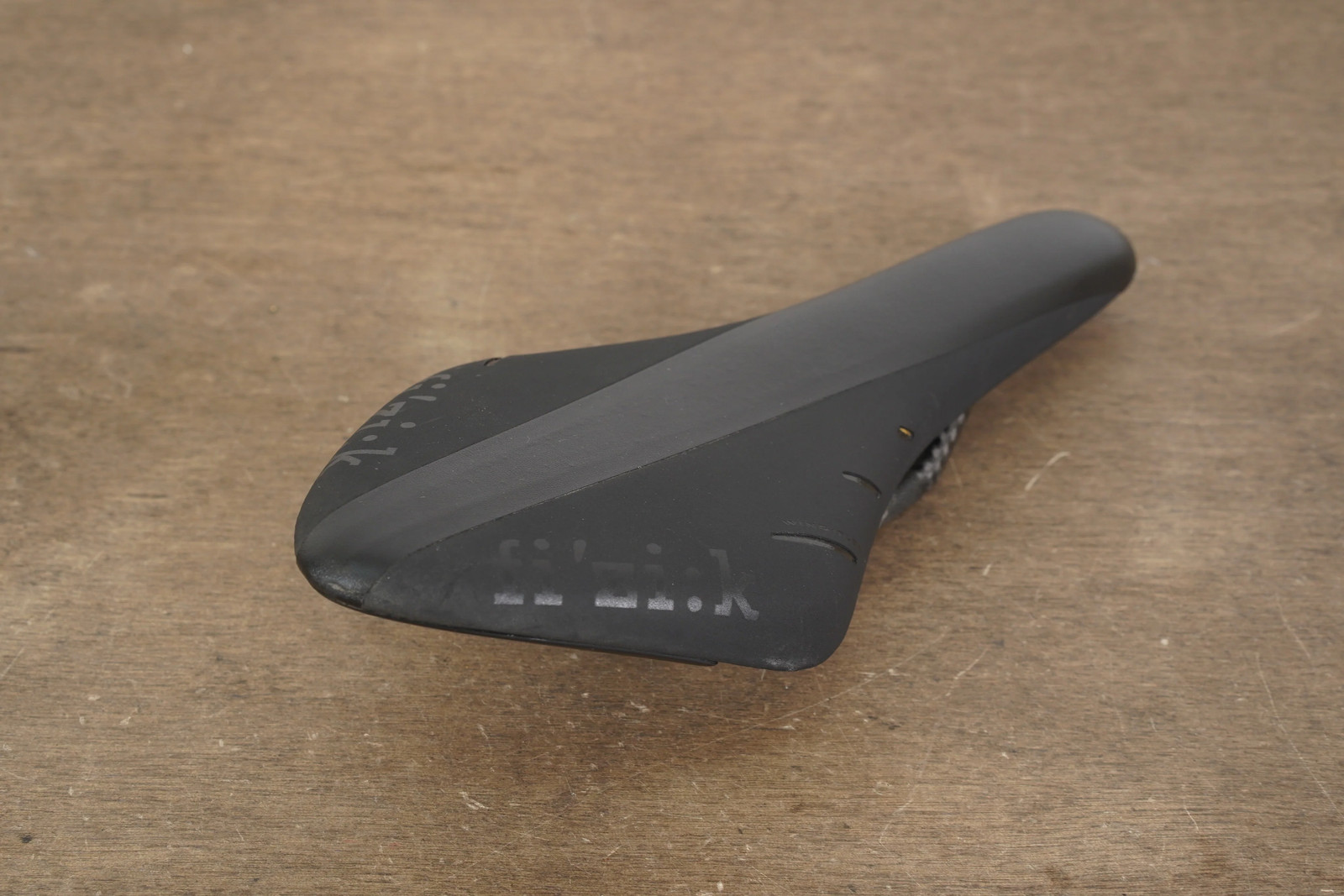 126mm (Regular) Fizik Arione R1 Carbon Rail Road Saddle 167g