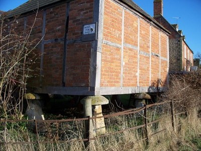 Foto A2 Hoch über dem Boden Burmington Dieser ehemalige Getreidespeicher wird erhöht um 2010