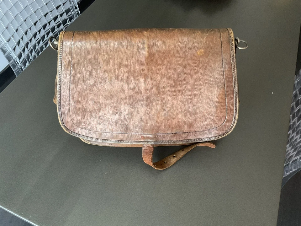 ancienne sacoche cuir - Photo 3/4