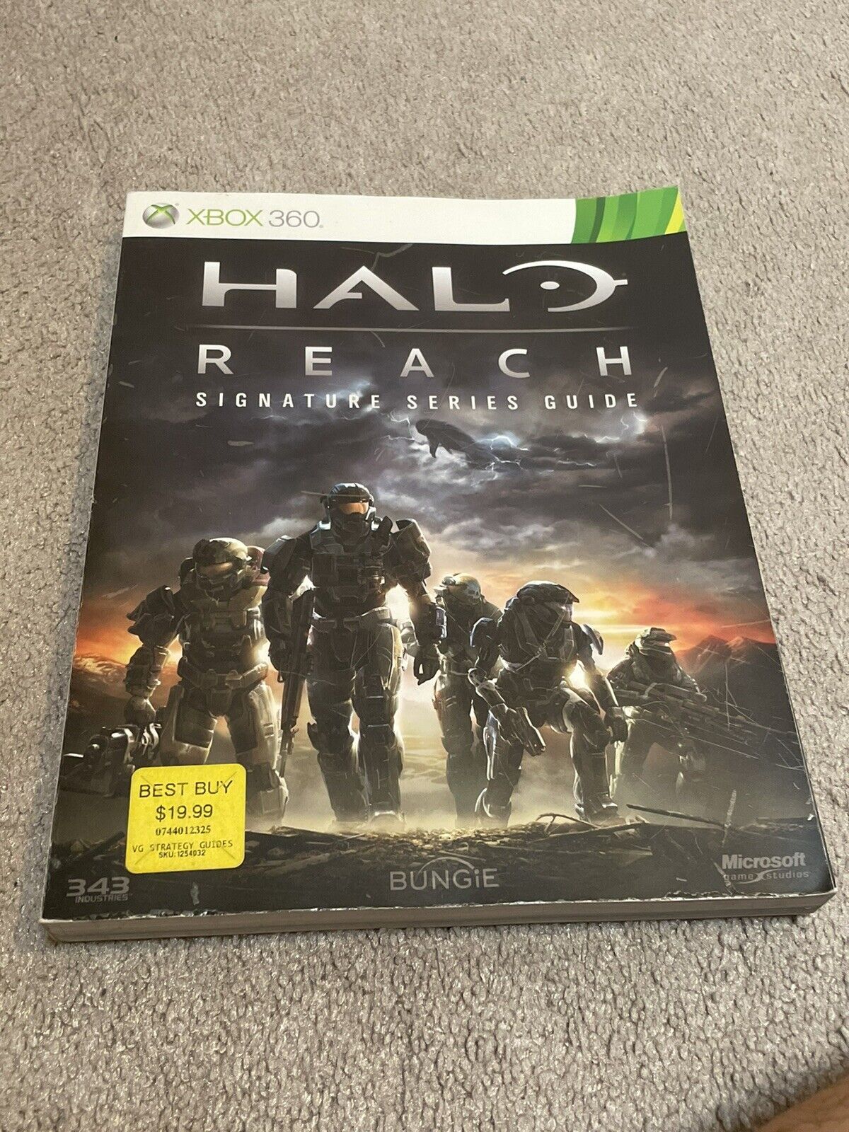 Halo: Reach Signature Series Guide: Doug Walsh: 9780744012323: :  Books