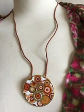 Collier porcelaine BERNARDAUD avec éclats.