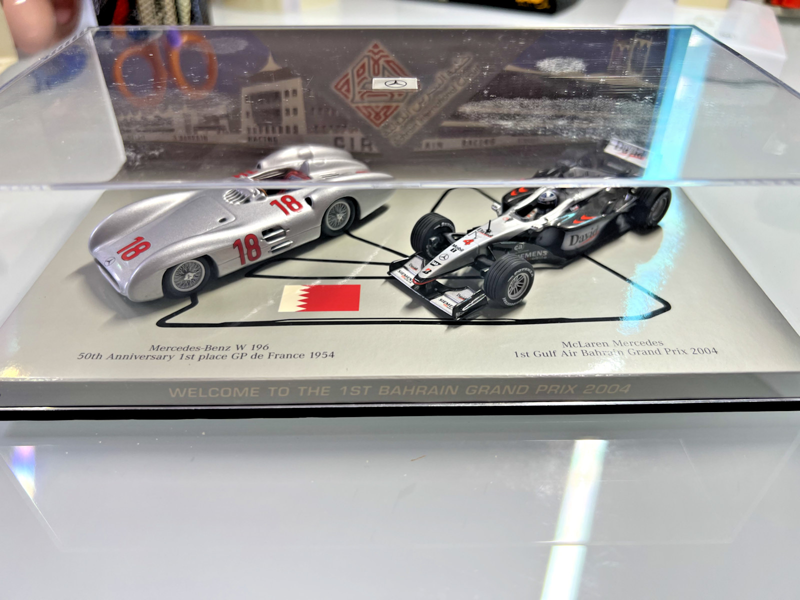 McLaren Mercedes F1 Bahreïn 2004 Minichamps 1/43 : revivez les émotions des grands circuits