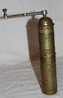ZASSENAUS alte Messing Mühle / Moccamühle / Gewürzmühle