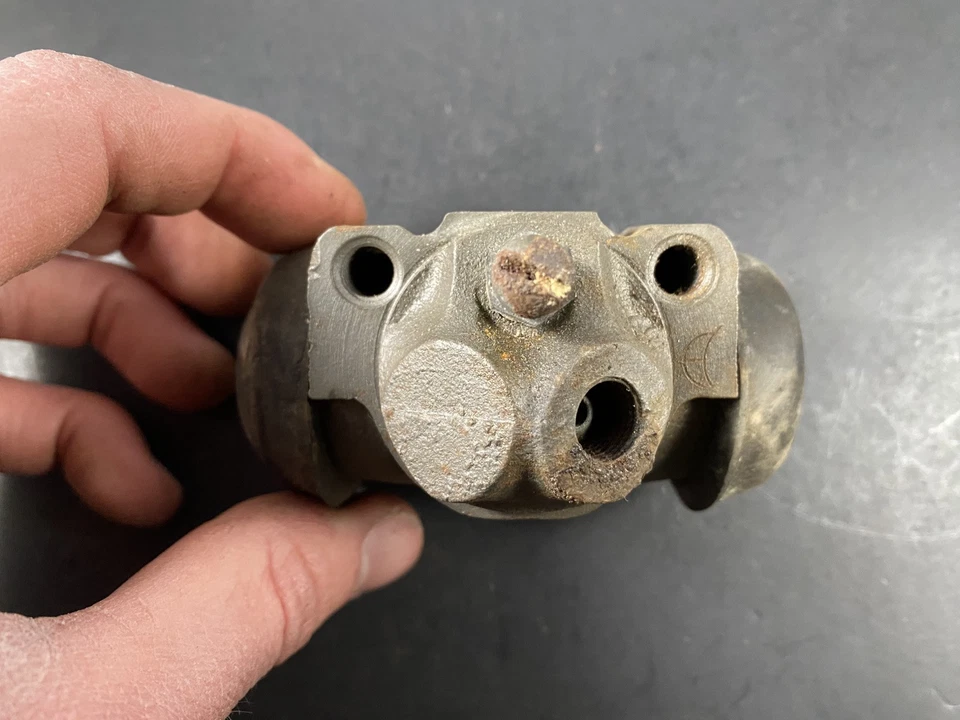 Cilindro de freno trasero derecho Oldsmobile 88, 98 1954-1956 NOS Delco Foto 3 de 4