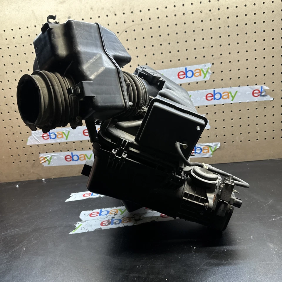 2004 Lexus Es330 V6 Note Air Intake Cleaner Filter Box OEM - Image 4 of 4