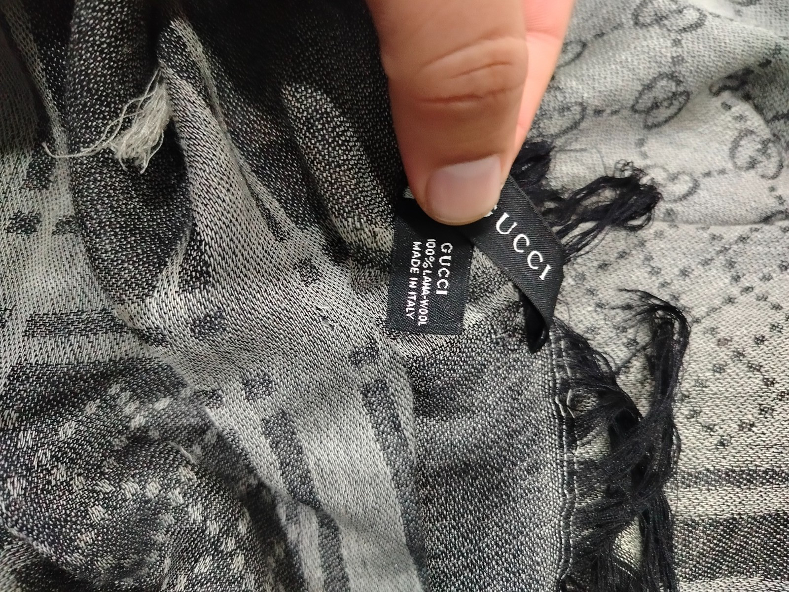 Gucci Women Shawl Scarf 100% wool made in italy large square scarf in Gray Color thumbnail 7