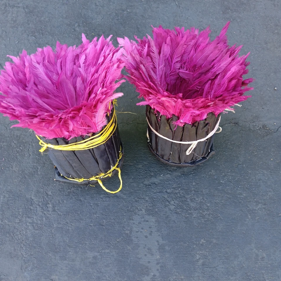 Conjunto/18 cocar de penas tradicional roxo feito à mão chapéu Juju HomeDecor Camarões - Imagem 3 de 4