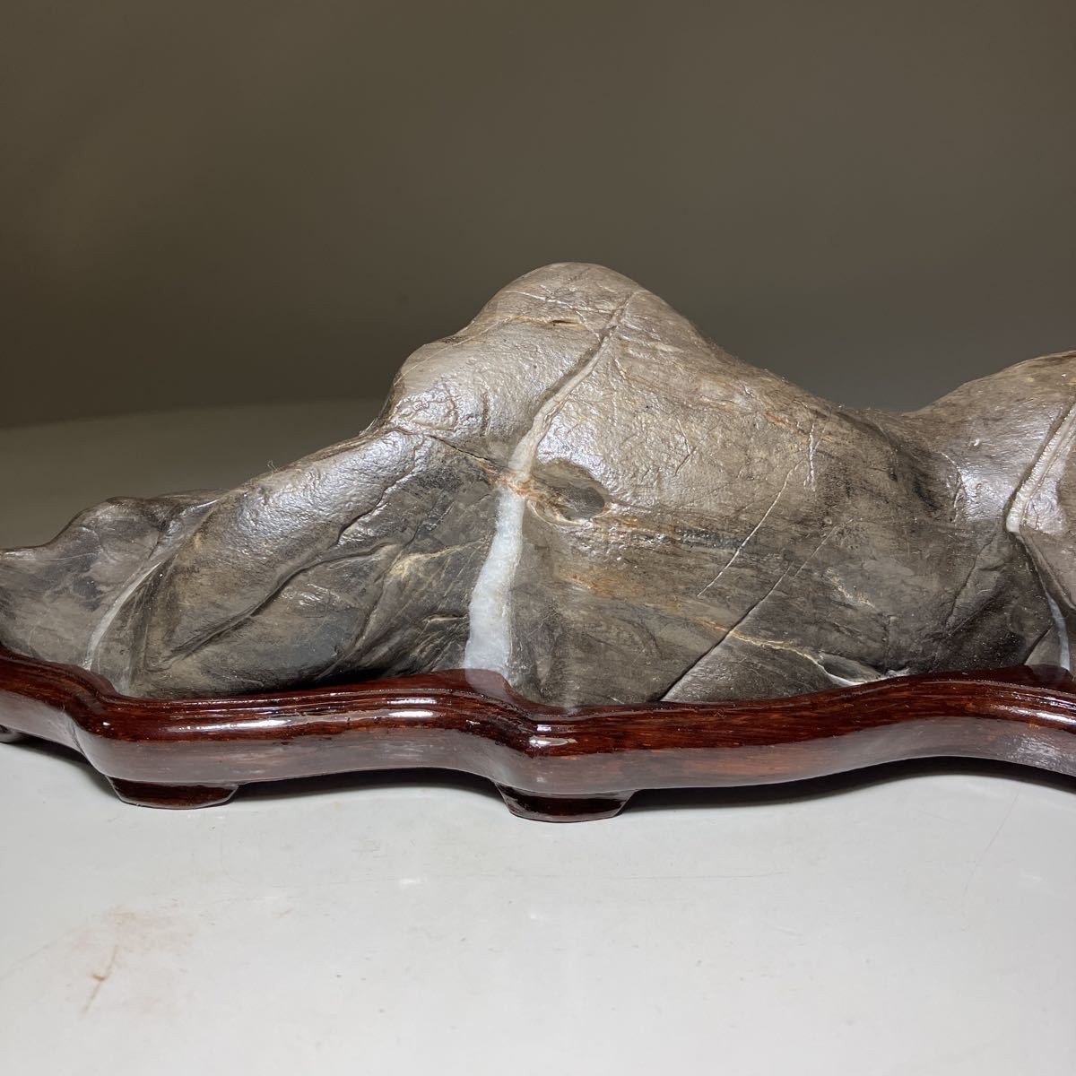 Piedra cascada japonesa Suiseki Bonseki Furuya Sado Aka Tama Itoigawa Jade