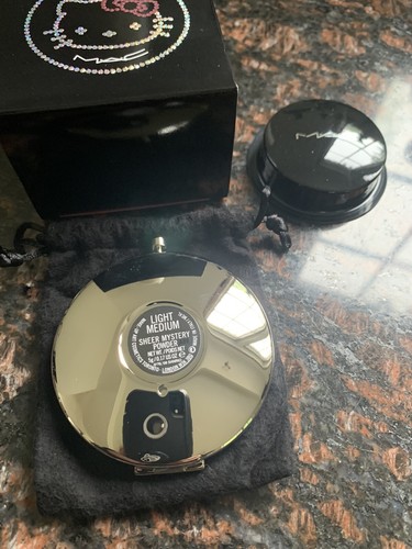 Mac Cosmetics Hello Kitty Kouture Sheer Mystery Powder Compact Light Medium - Picture 4 of 5