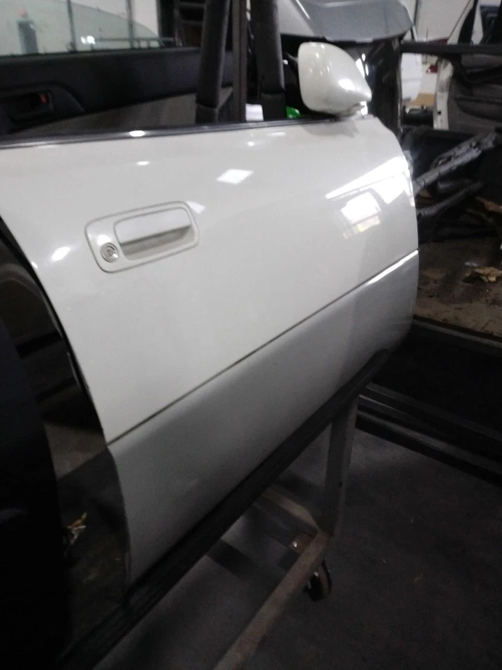 2000 Lexus ES300 Right Front Door White - Good Condition, 225K Miles - Изображение 2 из 4