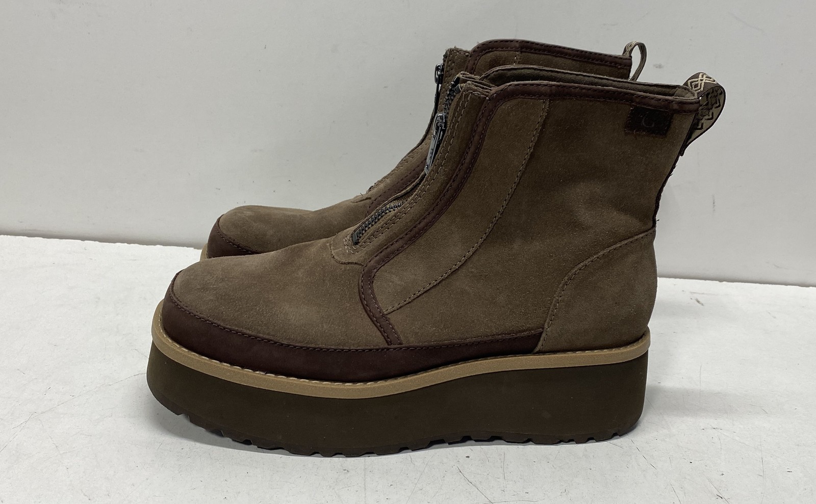 UGG Brown Solid Platform Boot Boot Women 9 - image 1