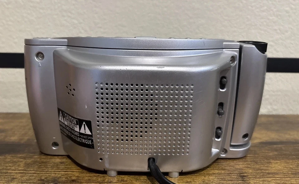 Emerson Research Smart Set CKS3516 Alarm Clock AM/FM Radio Time Projector - Image 4 of 4