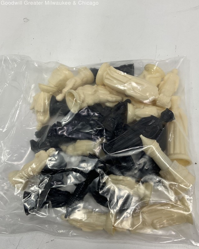 Vintage E.S. Lowe Renaissance Chessmen Plastic Chess Pieces NO BOARD