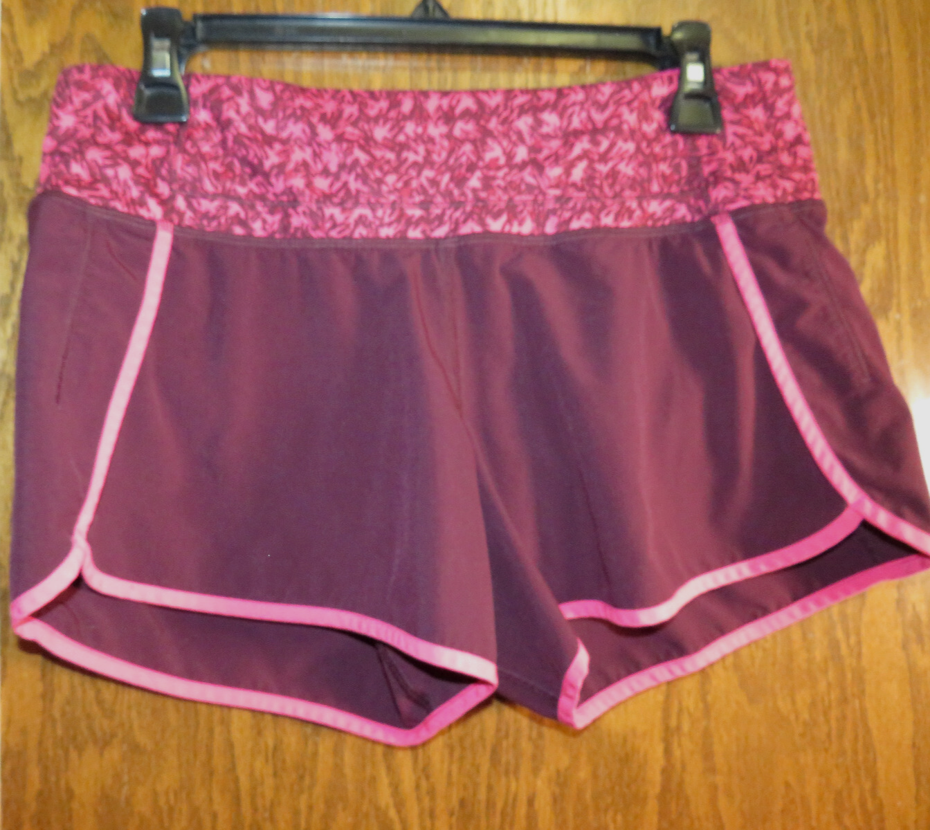 Lulmon 6 Run Times Short in Bordeaux Drama Pink Burgundy EUC