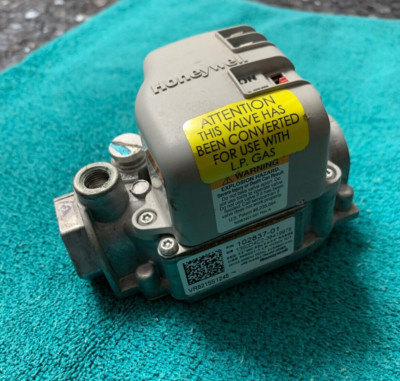 Honeywell VR8215S1248 LP gas valve Lennox 73W17 102837-01 R102837