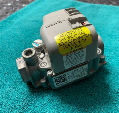 Honeywell VR8215S1248 LP gas valve Lennox 73W17 102837-01 R102837