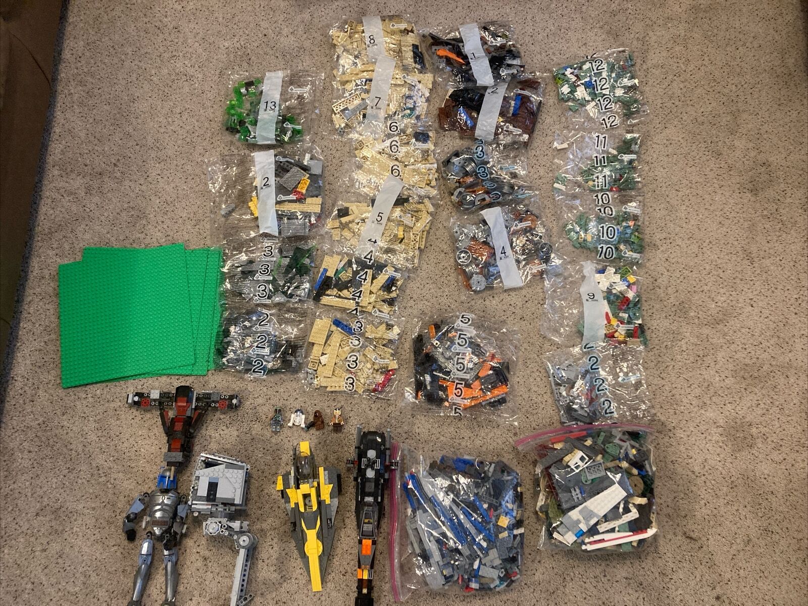 Lot of 10+ Lego Star Wars Set Parts w/ Figurines & Miscellaneous Parts