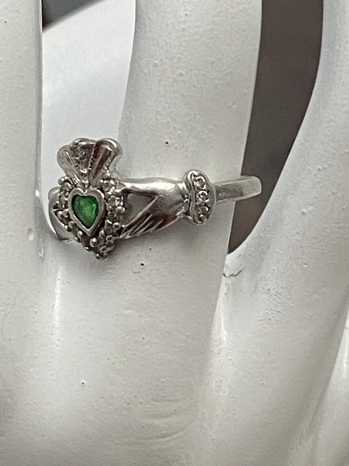 Claddagh Ring Emerald And lab created Diamonds Sterling Silver 925 - Image 3 of 4
