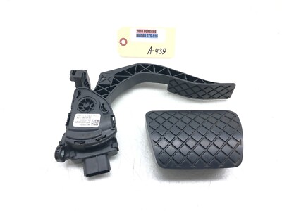 2015-2024 PORSCHE MACAN GTS ACCELARATOR GAS PEDAL W/ BRAKE PEDAL COVER OEM.