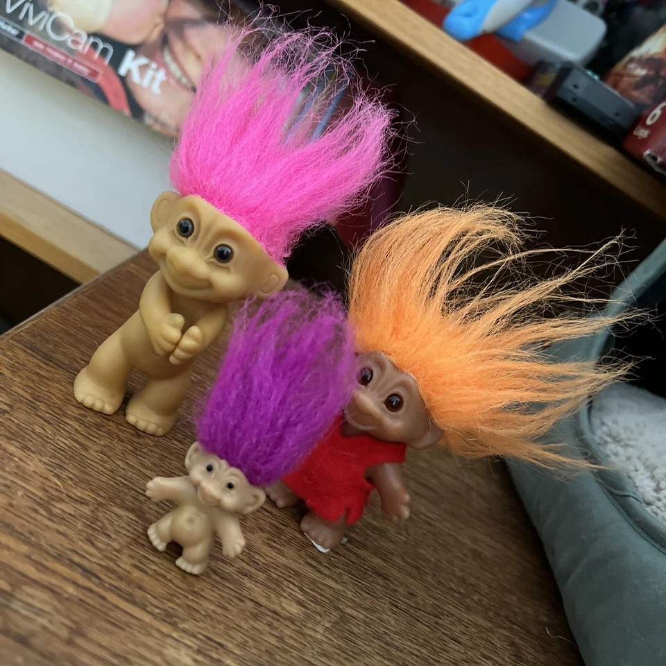 (4] Muñeca Russ Troll de 3-1/2" manos cerradas con pendiente adicional para usar Foto 3 de 4