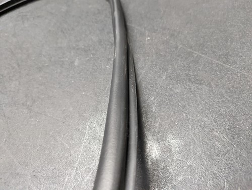 Front Right Door Weatherstrip 2022 Chevrolet Equinox 22999210 2018 2019- 2021 - Picture 3 of 7