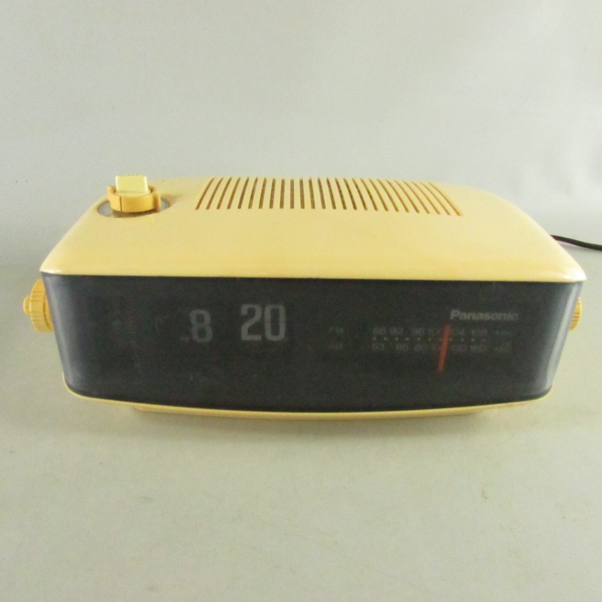 PANASONIC FLIP CLOCK RADIO MODEL RC-6001 CREAM COLORED AM/FM ALARM